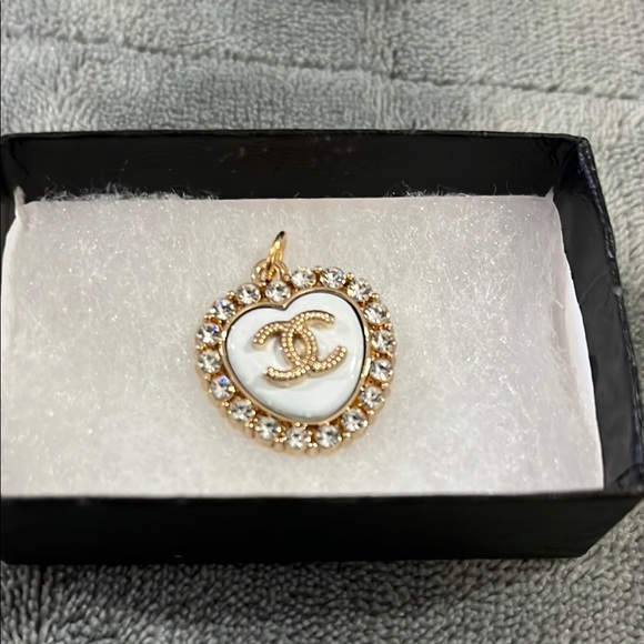 CHANEL Gold and White Crystal Necklace - Picture 1 of 4